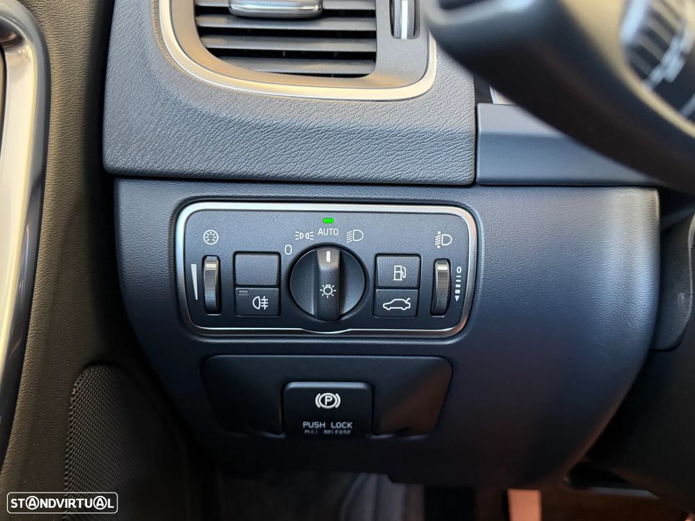 Volvo V60 2.0 D4 Momentum Eco - 29