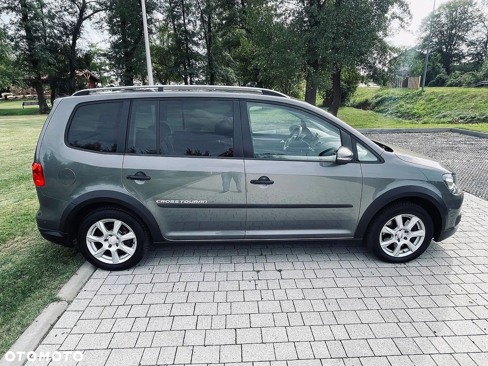 Volkswagen Touran 1.4 TSI DSG Cross - 10
