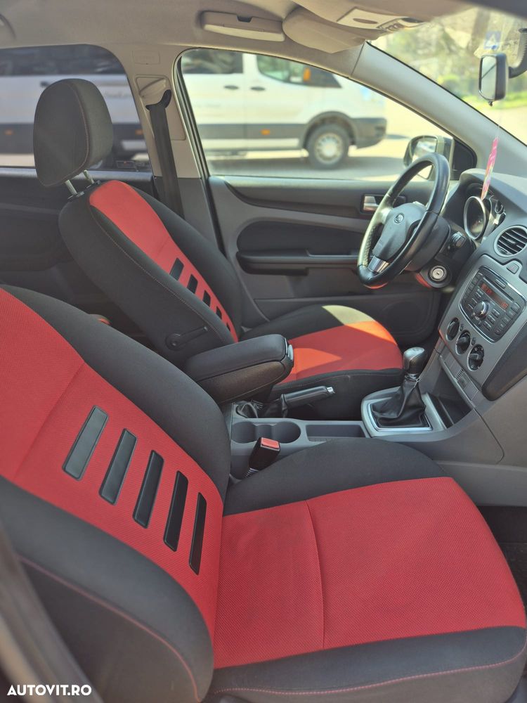 Ford Focus 1.6 TDCi Ambiente - 8