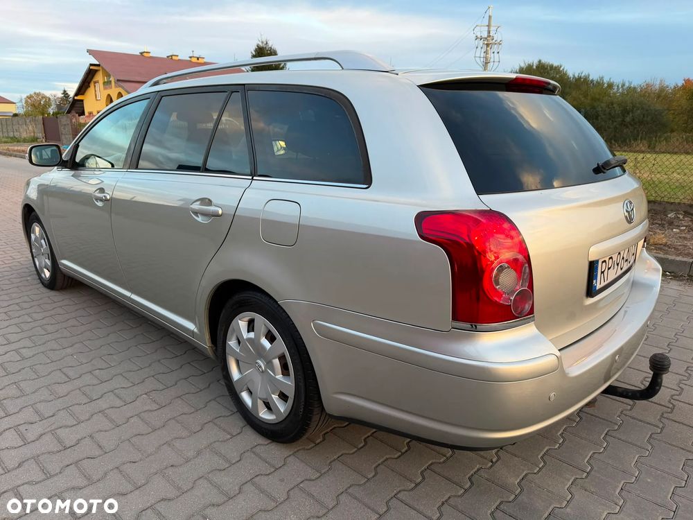 Toyota Avensis 2.0 D-4D Premium - 3