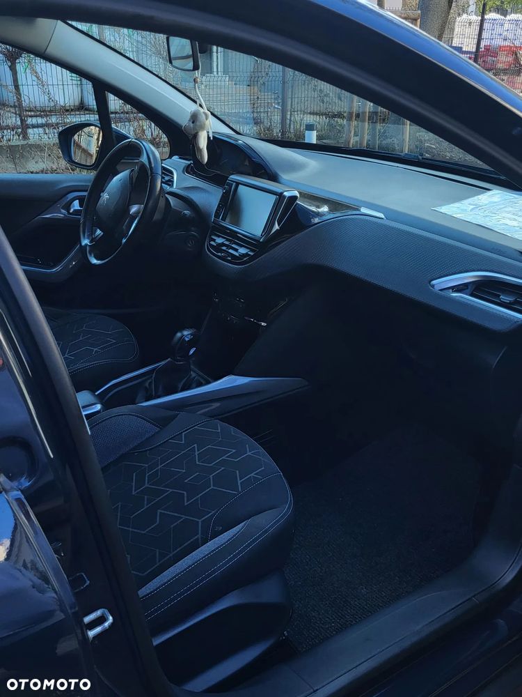 Peugeot 2008 1.2 Pure Tech Access EU6 - 17