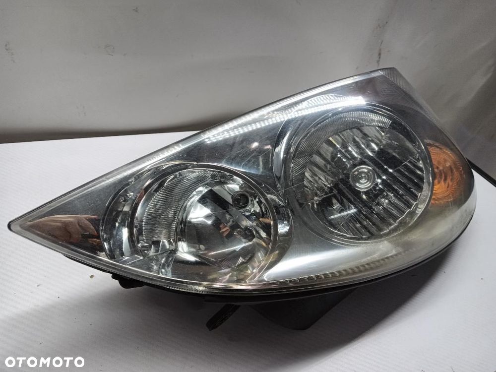 LAMPA PRZÓD  PRZEDNIA PRAWA KIA CEED PRO 921021H000 - 2