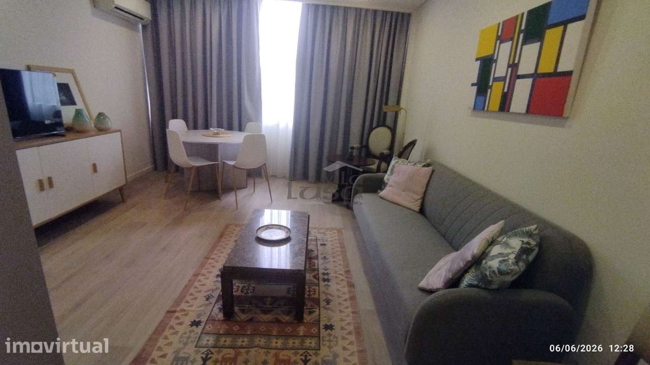 Excelente apartamento, mobilado, junto à estação da Trindade Pronto... - Grande imagem: 2/11