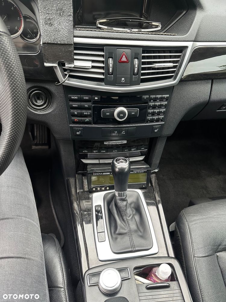 Mercedes-Benz Klasa E 220 CDI DPF BlueEFFICIENCY Automatik Avantgarde - 12
