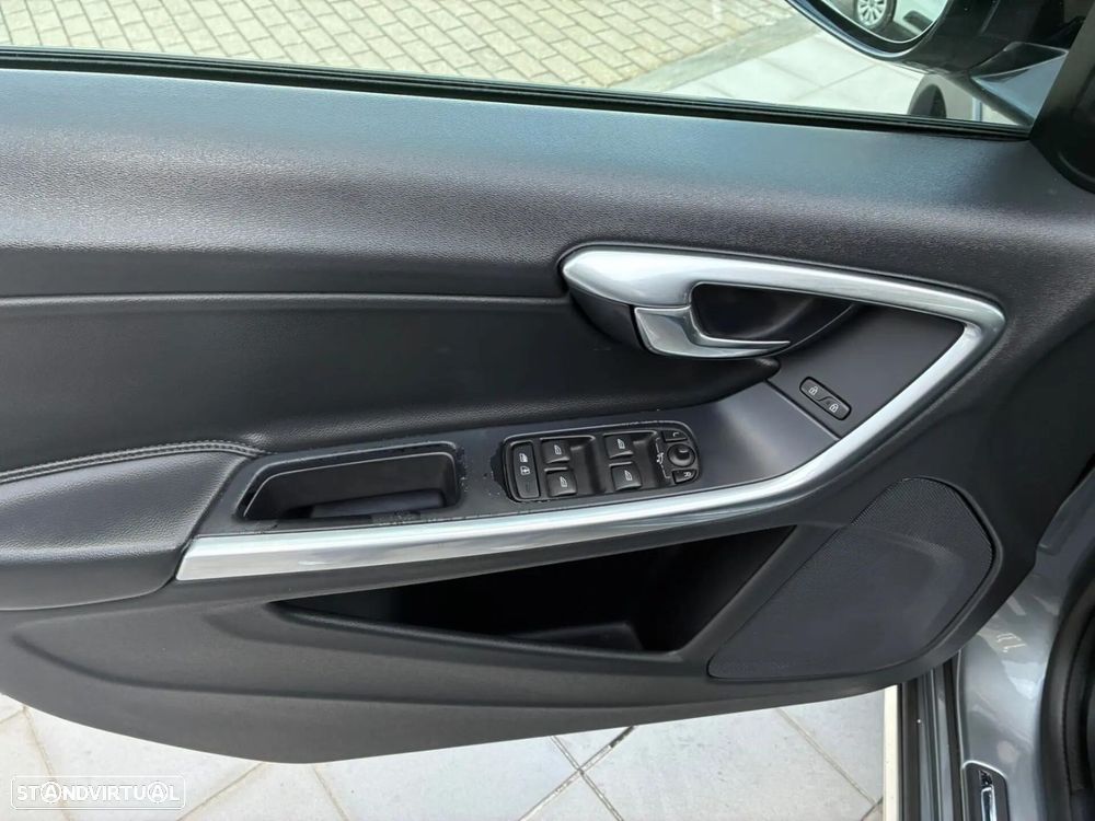 Volvo V60 Cross Country 2.0 D3 Summum Geartronic - 9