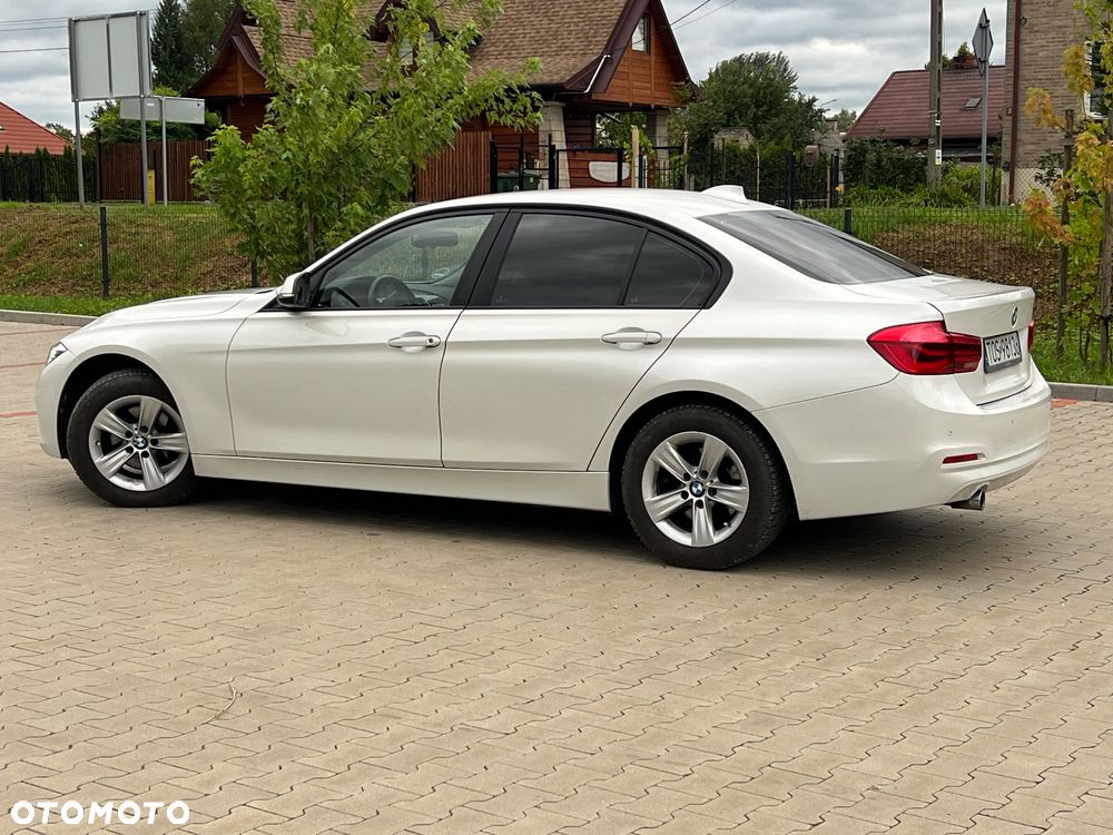 BMW Seria 3 318i - 5