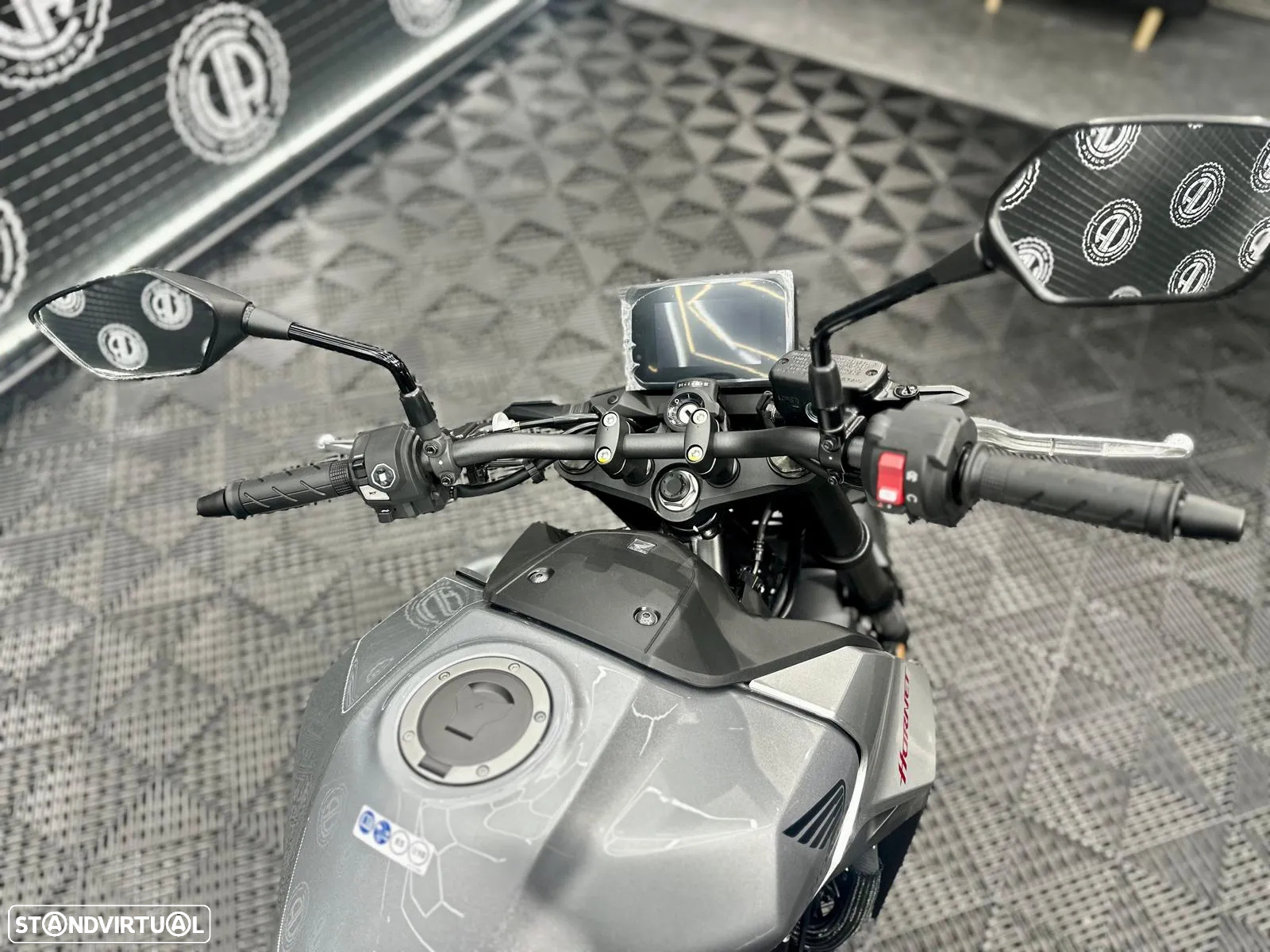 Honda CB 750 HORNET 2025 - 10