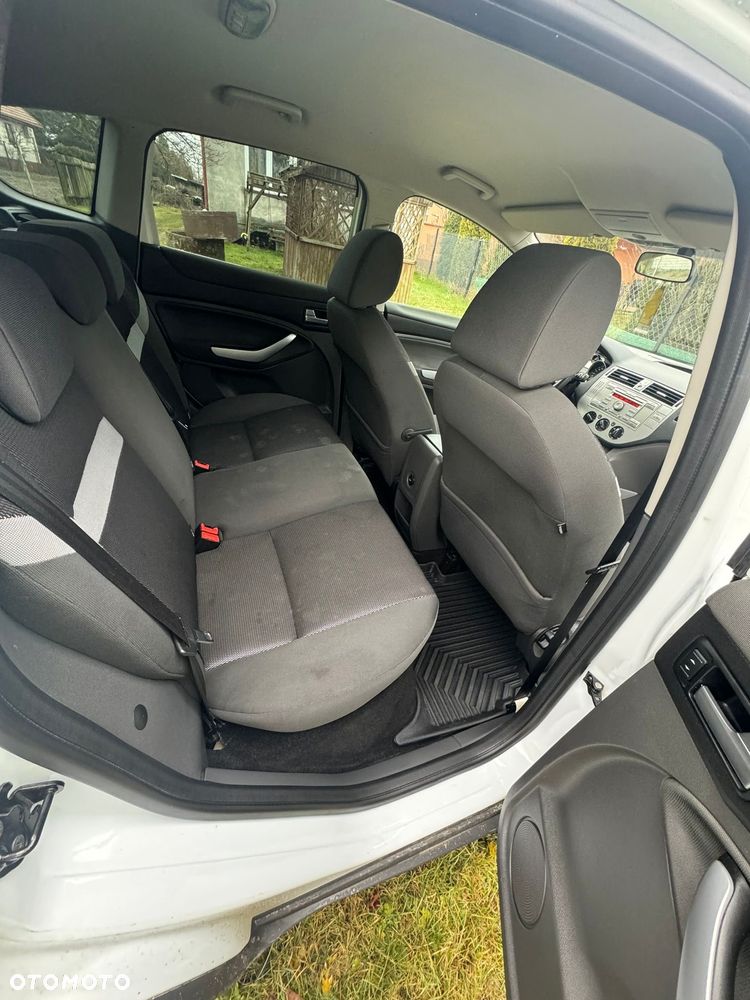 Ford Kuga - 9