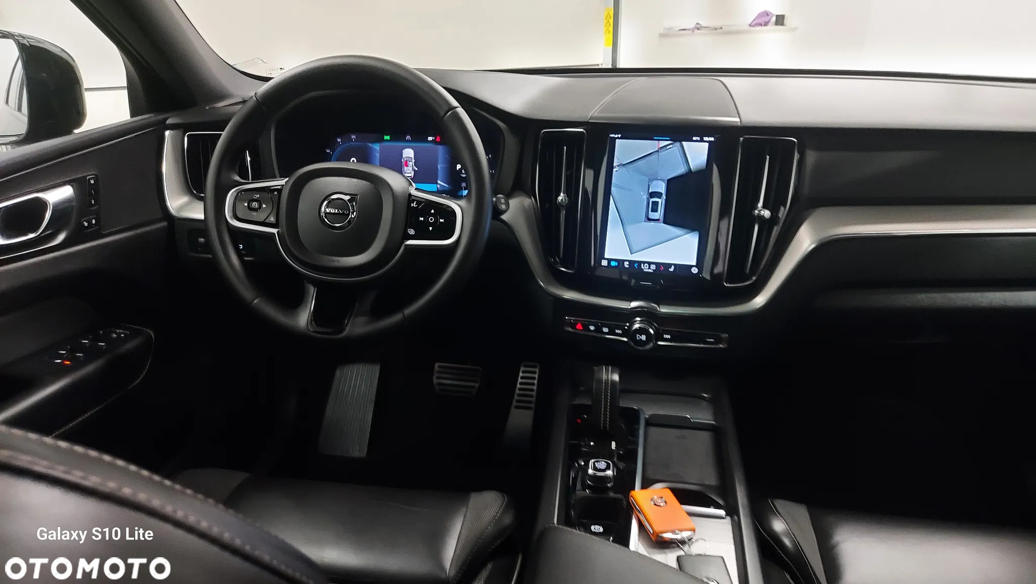 Volvo XC 60 B4 D Plus Dark - 17