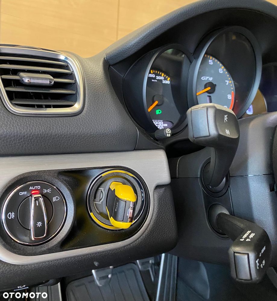 Porsche Cayman GT4 - 17