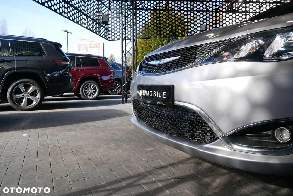 Chrysler Pacifica - 32