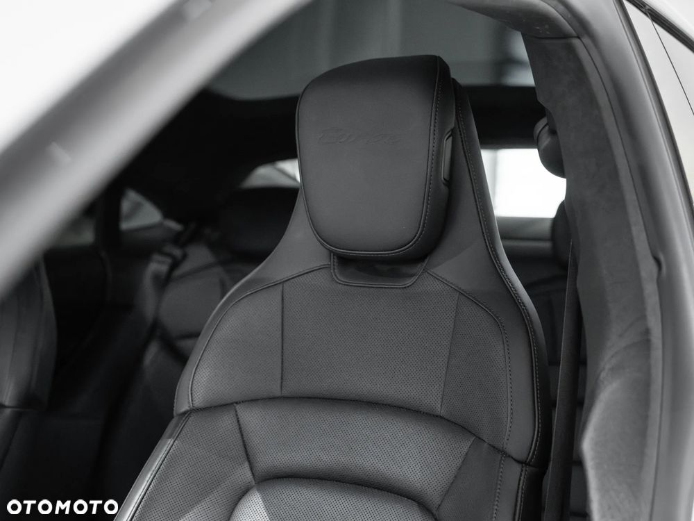 Porsche Taycan Turbo - 26