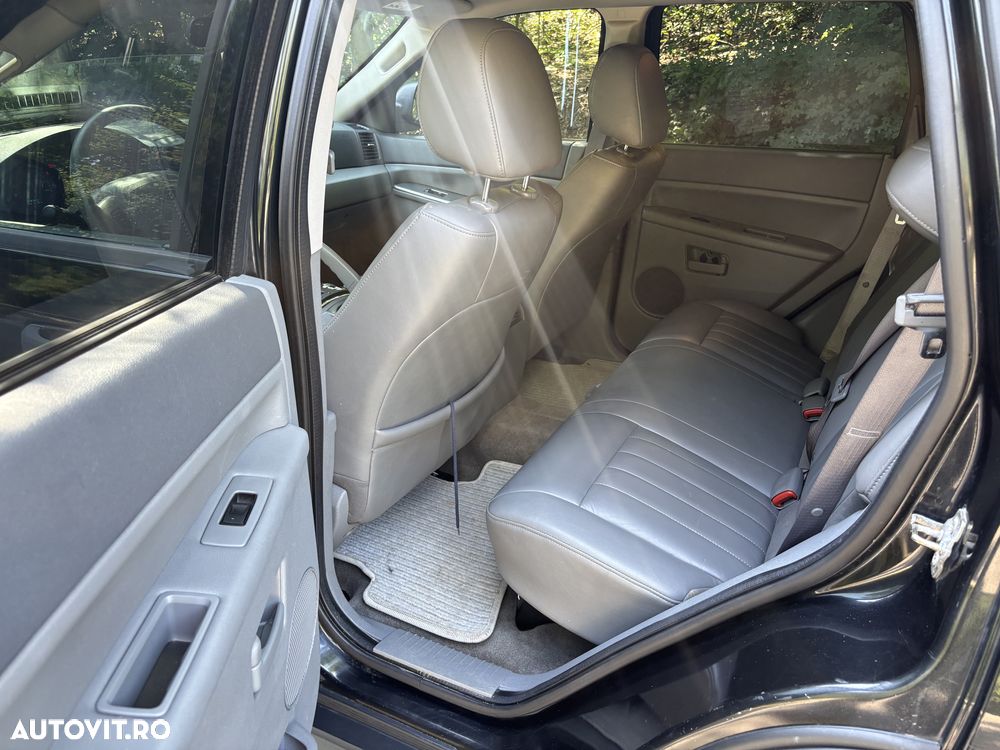 Jeep Grand Cherokee - 17