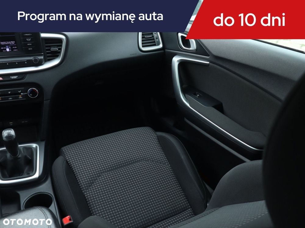 Kia Ceed - 10