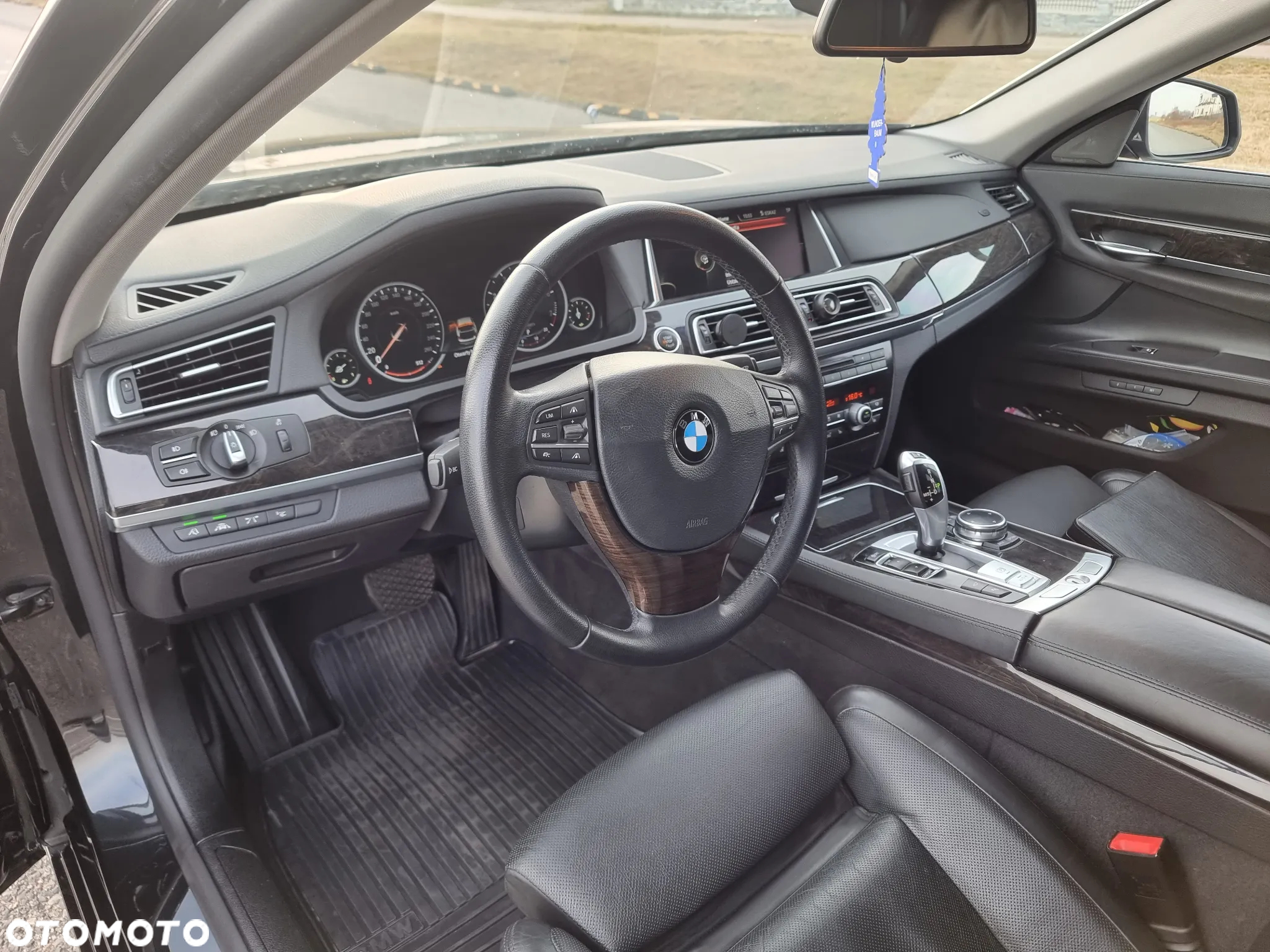 BMW Seria 7 750Li - 5