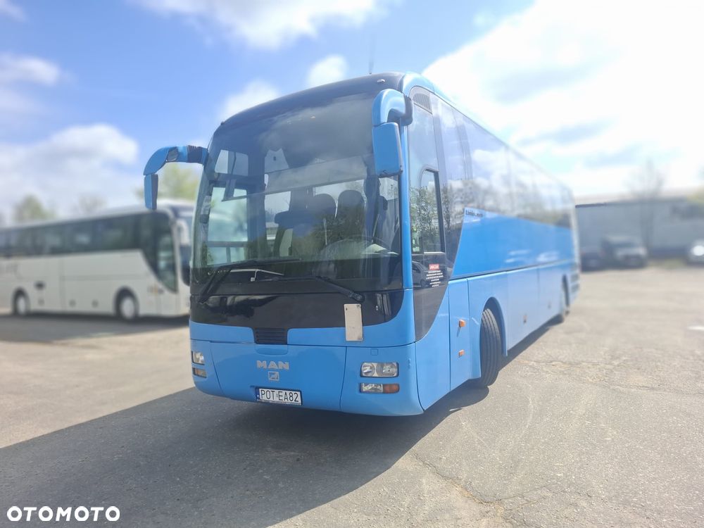 MAN LION'S COACH - 3