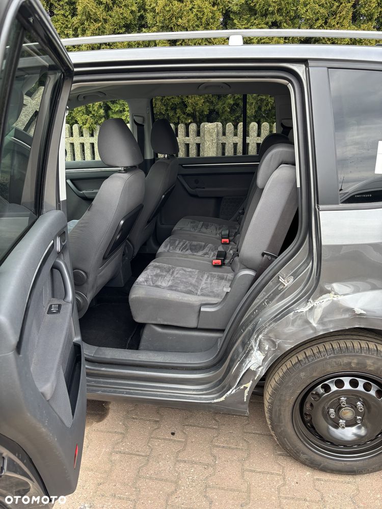 Volkswagen Touran - 11