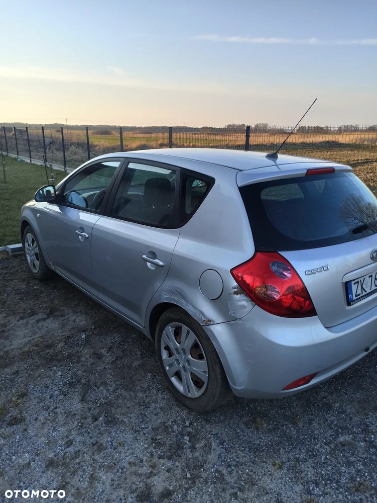 Kia Ceed 1.6 CRDi 90 Vision - 4