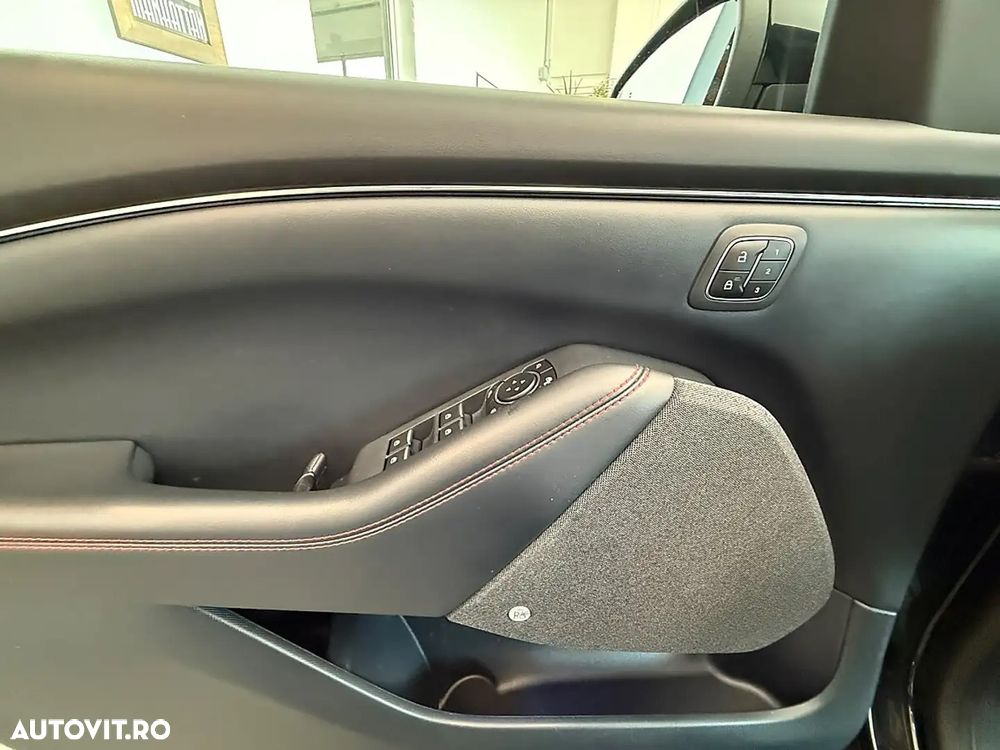 Ford Mustang Mach-E AWD PREMIUM - 23