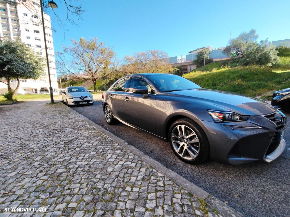 Lexus IS 300H Executive - 12