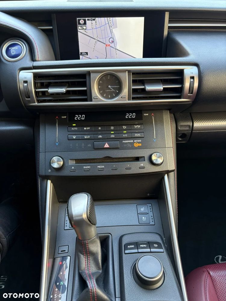 Lexus IS 300h F Impression EU6 - 16