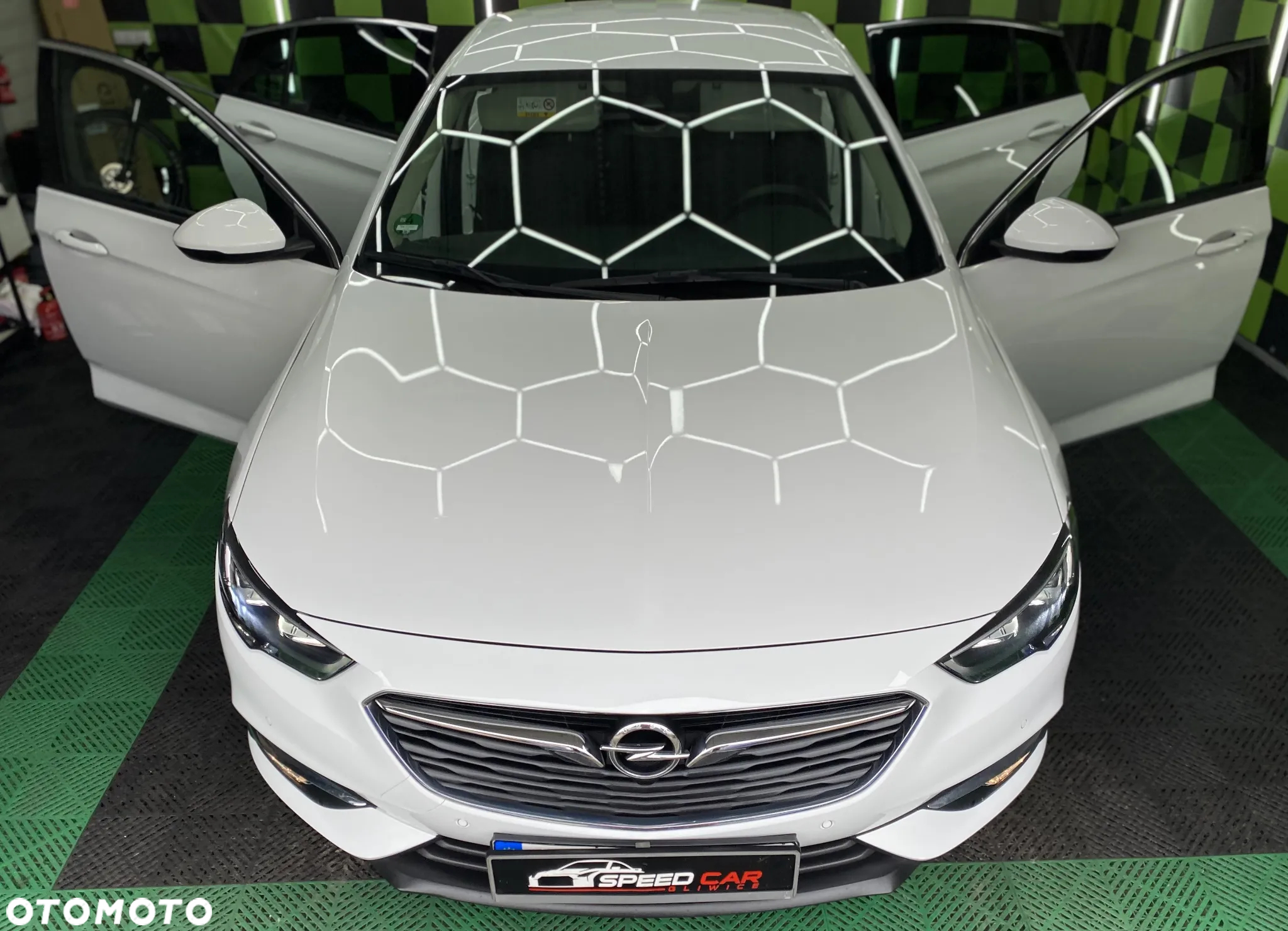 Opel Insignia - 17