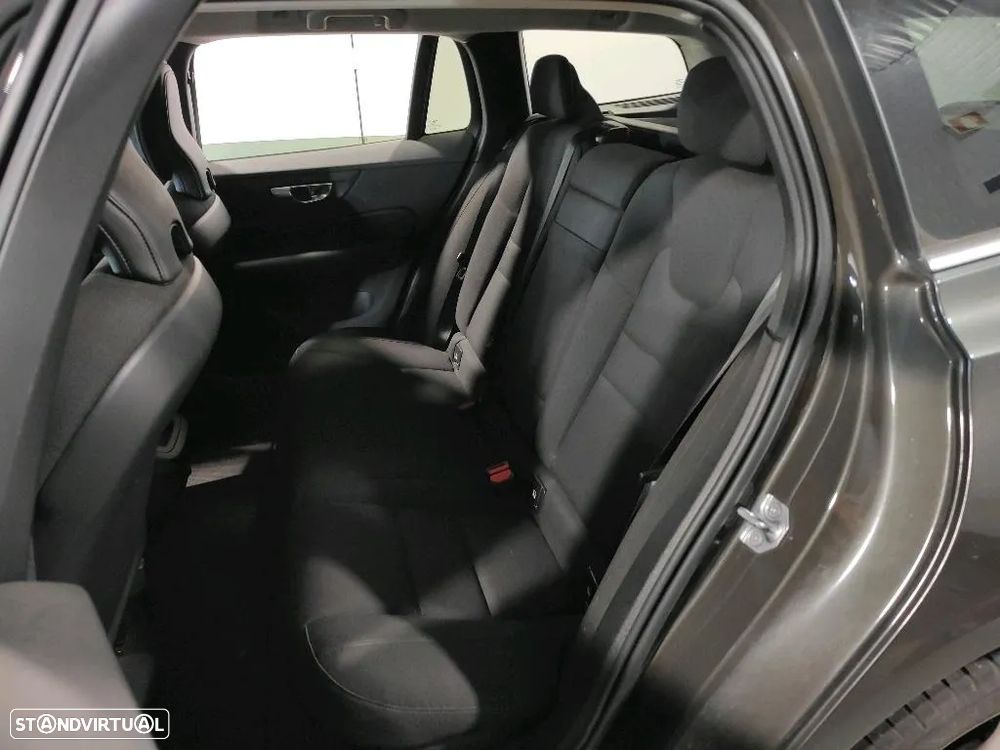 Volvo V60 2.0 B4 Momentum Plus Geartronic - 9