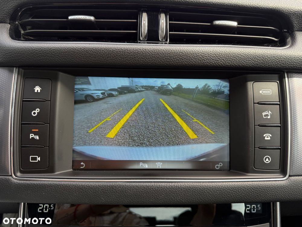 Jaguar XF 30d R-Sport - 18