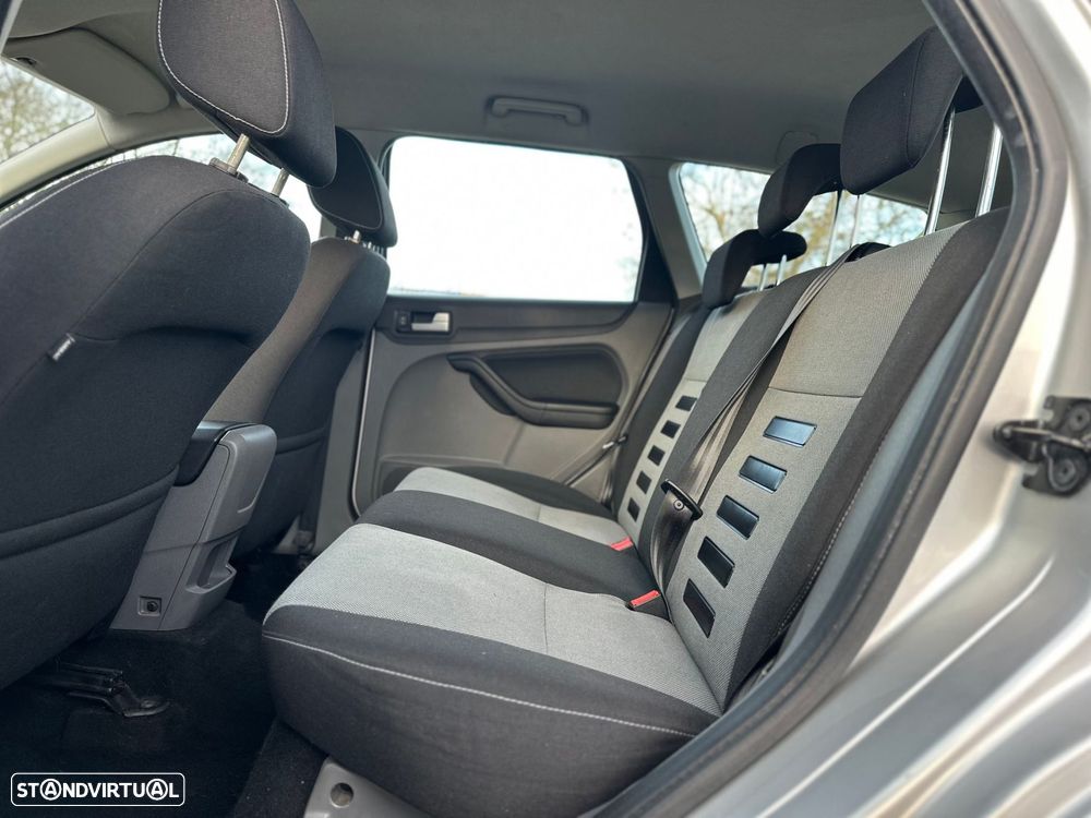 Ford Focus SW 1.6 TDCi Ambiente - 16