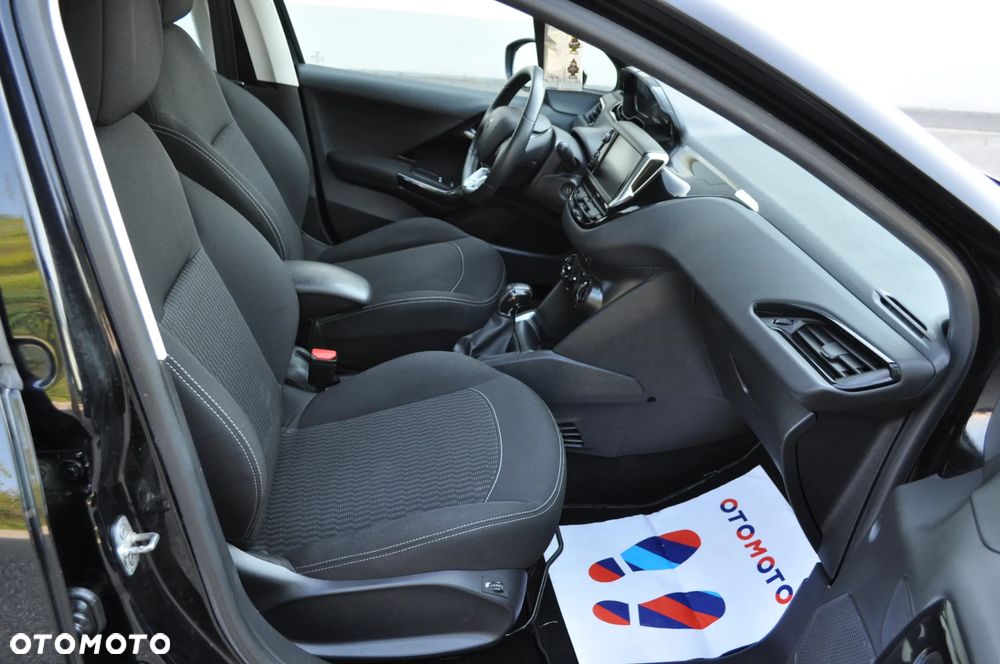 Peugeot 208 - 16