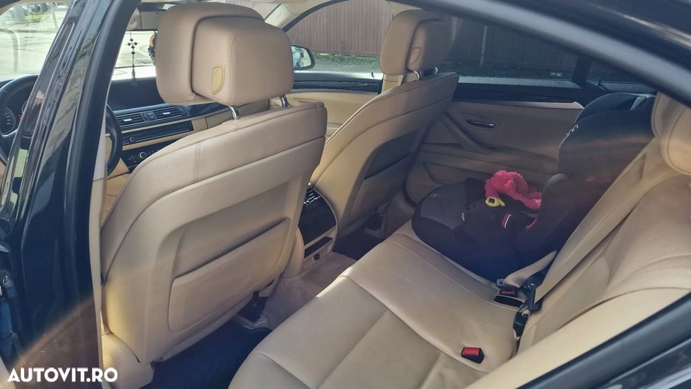 BMW Seria 5 520d Aut. - 9