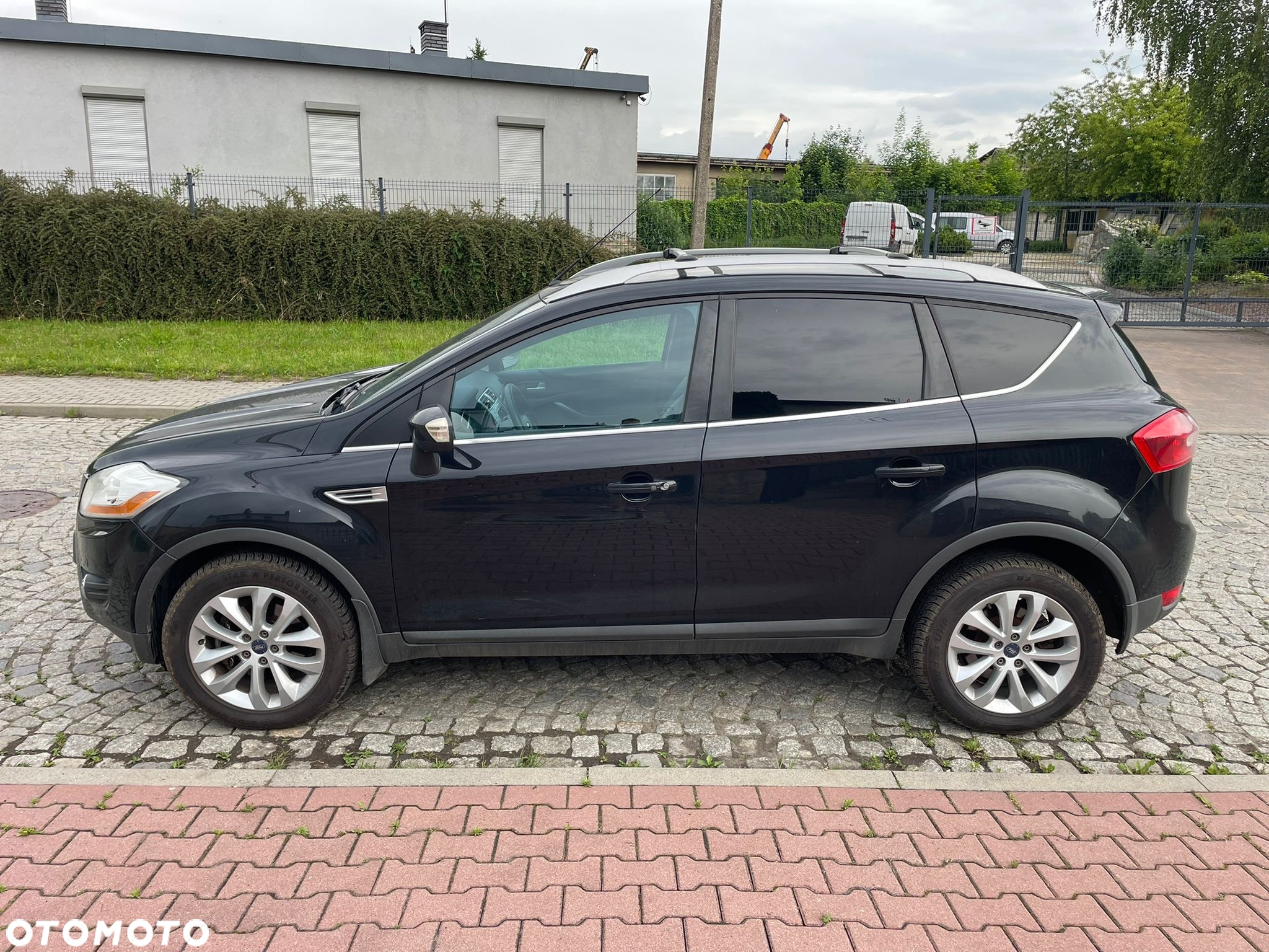 Ford Kuga 2.0 TDCi 2x4 Black & Silver - 2
