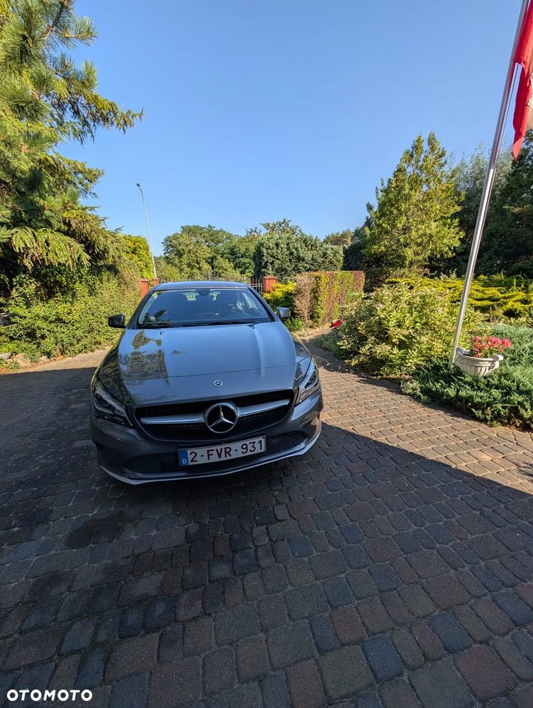 Mercedes-Benz CLA 180 7G-DCT - 4