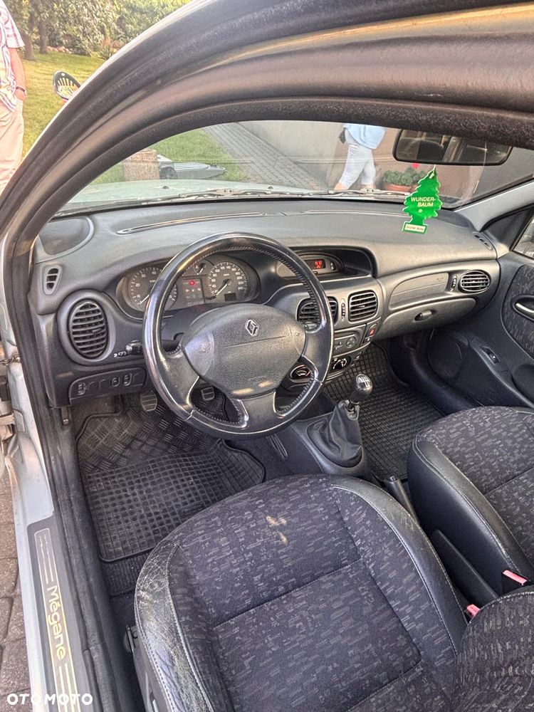 Renault Megane 1.4 16V Expression - 10