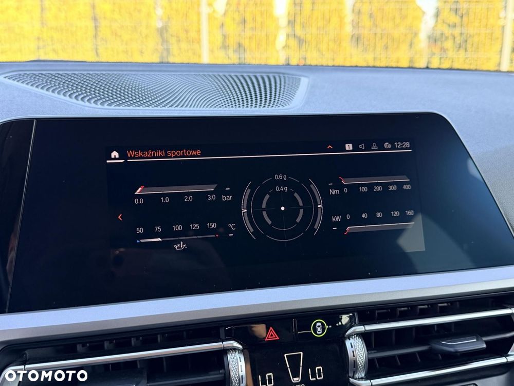 BMW Seria 3 320d xDrive - 26