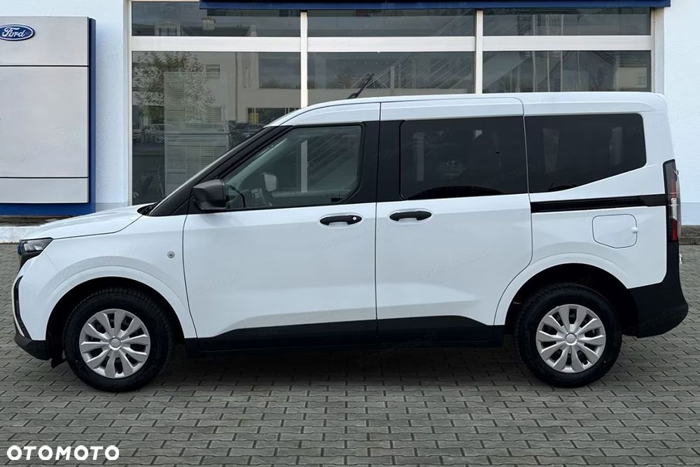 Ford Transit Courier - 10