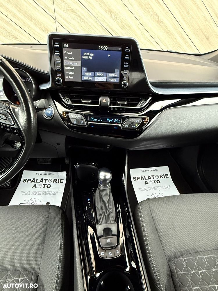 Toyota C-HR 2.0 Hybrid Team Deutschland - 32