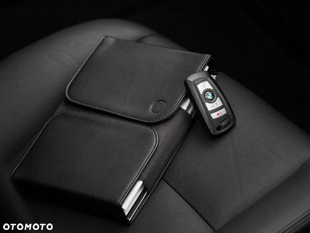 BMW Seria 5 528i xDrive - 11