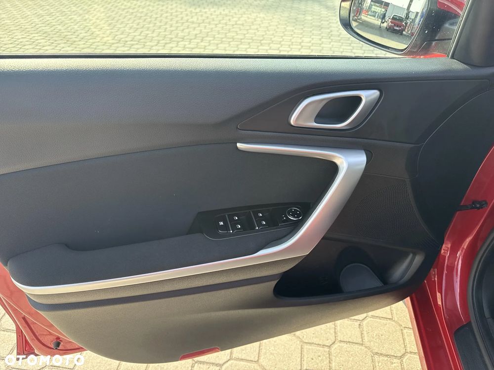 Kia Ceed 1.5 T-GDI M DCT - 11