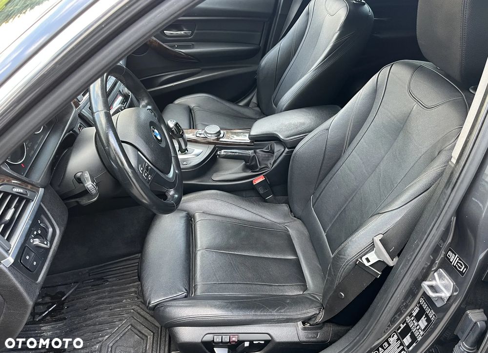 BMW Seria 3 320d xDrive Sport-Aut Luxury Line - 17