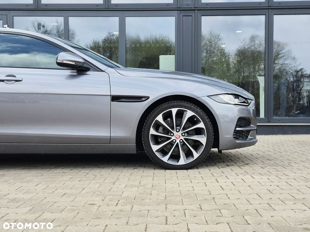 Jaguar XE D200 AWD SE - 9