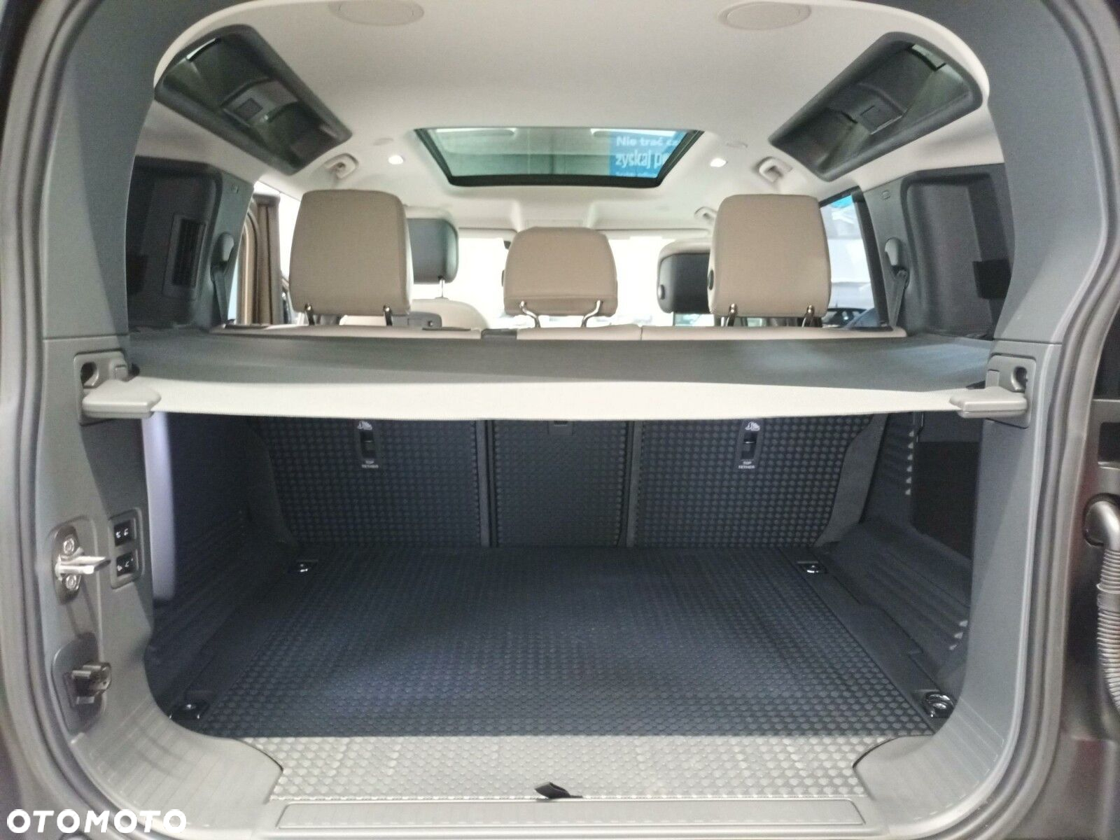 Land Rover Defender - 18