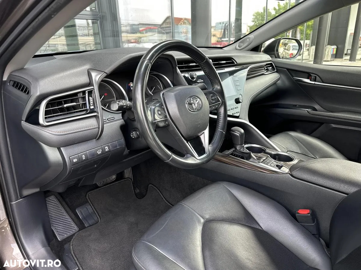 Toyota Camry 2.5 Hybrid Business - 9