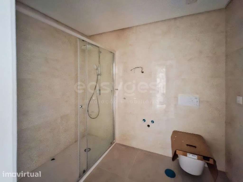 Apartamento T2 com terraço e 2 lugares de garagem em Esgueira - Grande imagem: 5/8