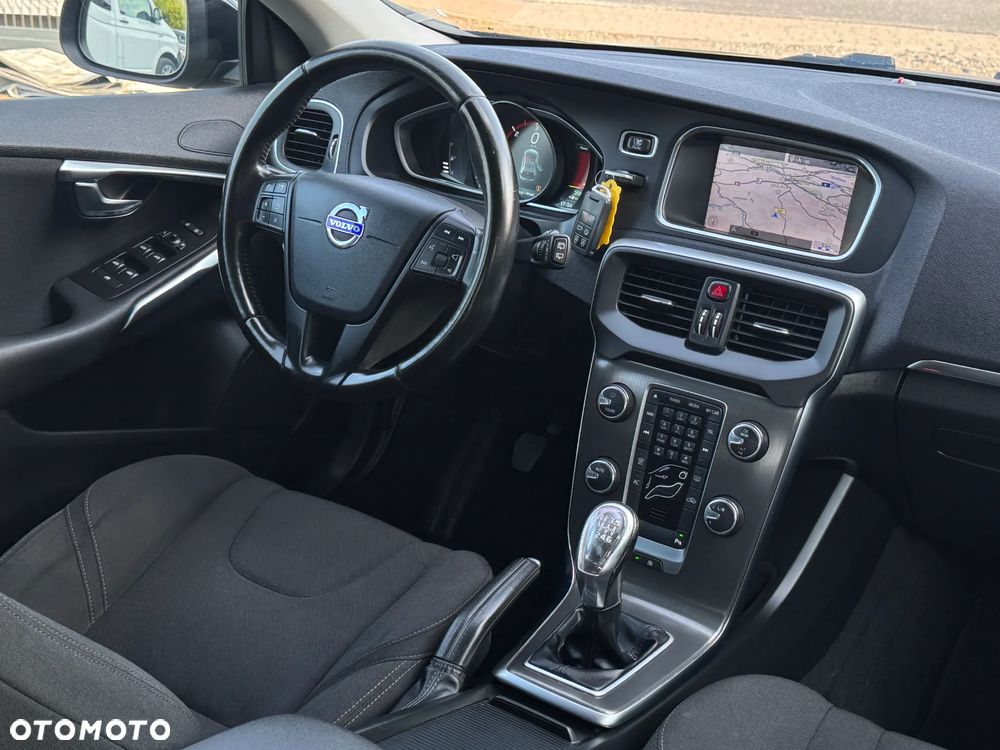 Volvo V40 D2 Momentum - 19