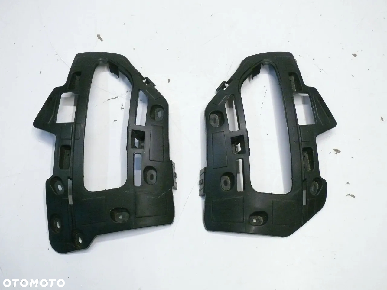 ŚLIZG ZDERZAKA TYLNY PRAWY I LEWY CITROEN C4 PICASSO II 2014 - 2