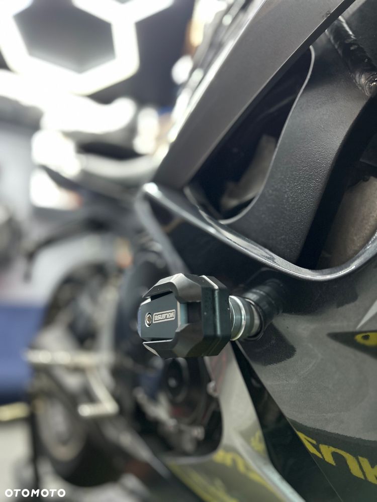 Suzuki GSX-R - 10