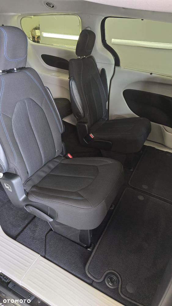 Chrysler Pacifica - 15