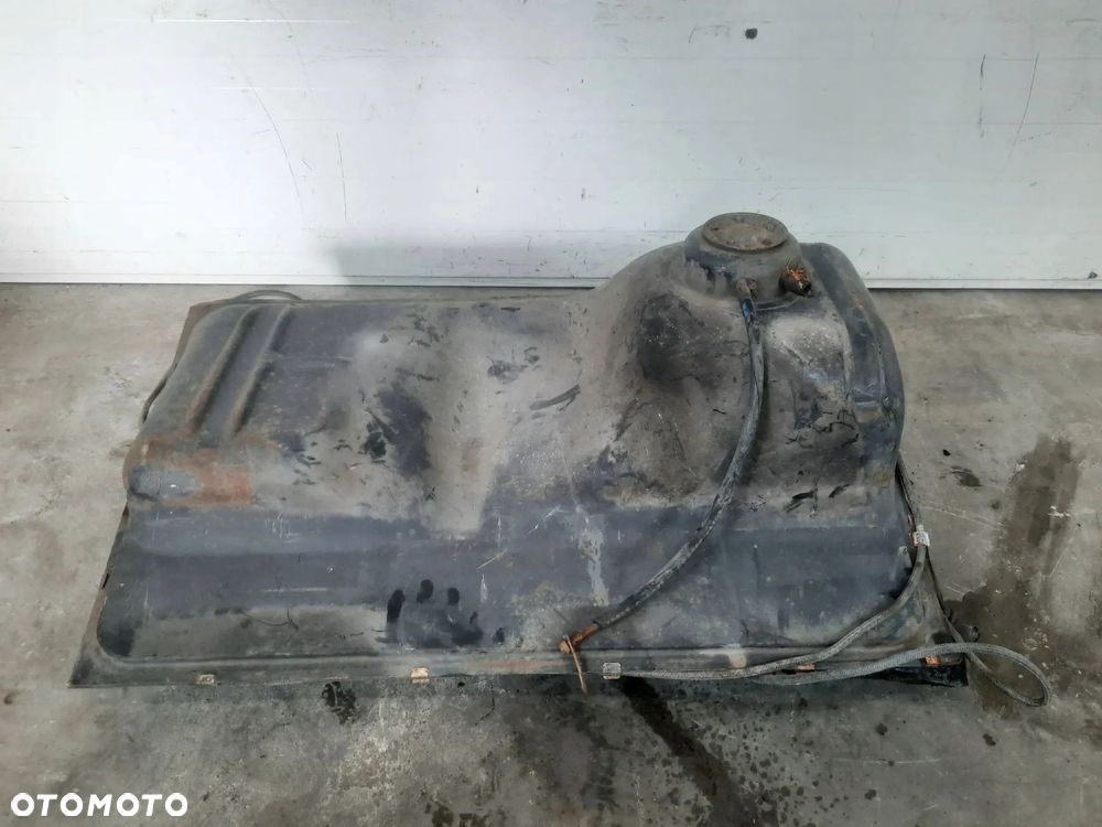 ZBIORNIK PALIWA BAK PORSCHE 924 - 4