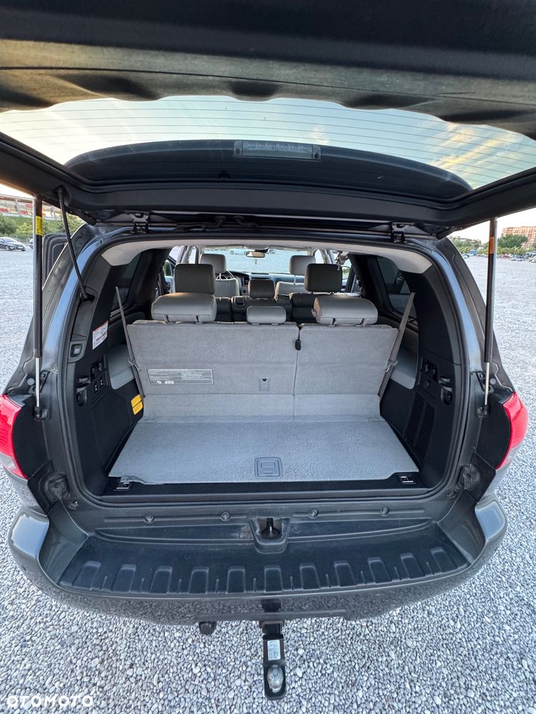 Toyota Sequoia - 21